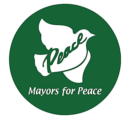 Bürgermeister:innen für den Frieden – Puchheim zeigt Flagge für den Frieden und gegen Atomwaffen 
