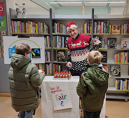 Faire Schoko-Nikoläuse in der Stadtbibliothek