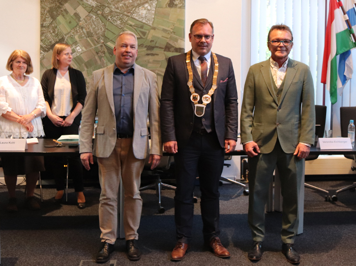 Zweiter Bürgermeister Jean-Marie Leone, Erster Bürgermeister Thomas Hofschuster und Dritter Bürgermeister Hans Knürr