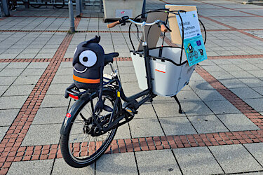 Lastenrad auf dem Bahnhofsplatz