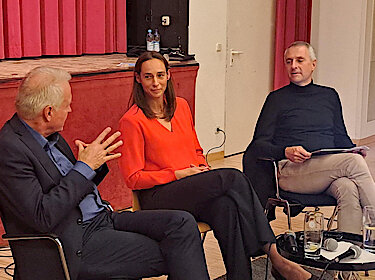 Peter Münster, Dr. Lena Stern und Norbert Seidl im Gespräch