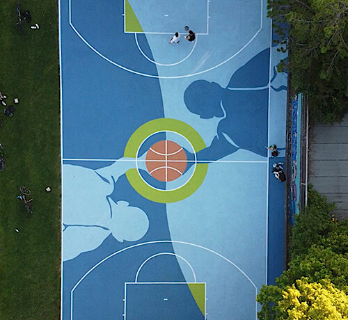 Jugend gestaltete neuen Basketballplatz an der Skateranlage Foto 1