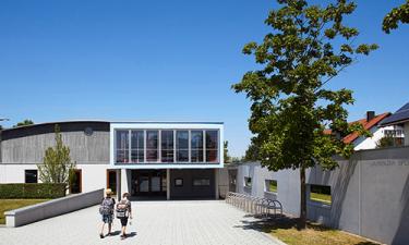 Vorplatz der Laurenzer Turnhalle