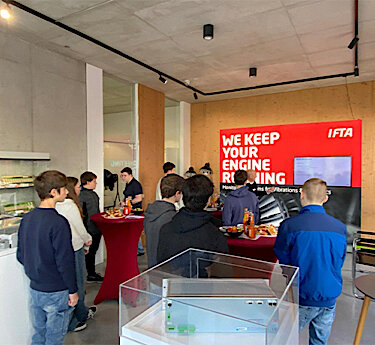 Jugendliche bei IFTA Systems GmbH Jugendliche bei IFTA Systems GmbH