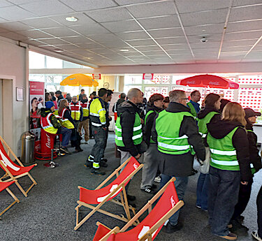 Schüler:innen bei Coca-Cola in Fürstenfeldbruck Schüler:innen bei Coca-Cola in Fürstenfeldbruck