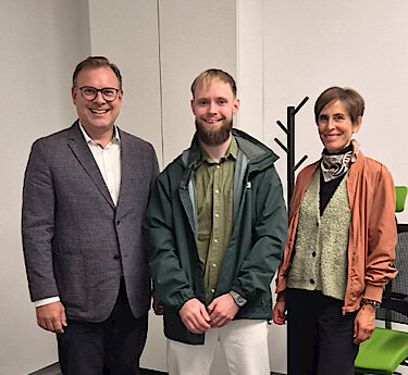 Erster Bürgermeister Thomas Hofschuster, Gründer und Geschäftsführer Daniel Bruhn und Wirtschaftsreferentin Andrea Lexhaller Erster Bürgermeister Thomas Hofschuster, Gründer und Geschäftsführer Daniel Bruhn und Wirtschaftsreferentin Andrea Lexhaller