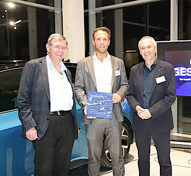 Erster Bürgermeister Norbert Seidl (r.) mit den Gastgebern Karl (l.) und Sebastian Moser Erster Bürgermeister Norbert Seidl (r.) mit den Gastgebern Karl (l.) und Sebastian Moser