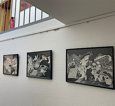 Die drei schwarz/weiß Kunstwerke an der Wand Die drei schwarz/weiß Kunstwerke an der Wand